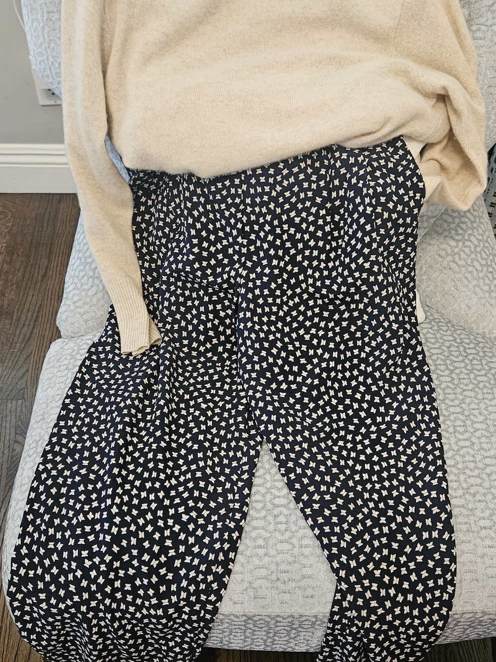 Vintage 100% Silk VALENTINO Miss V Navy Blue & White Printed Pants